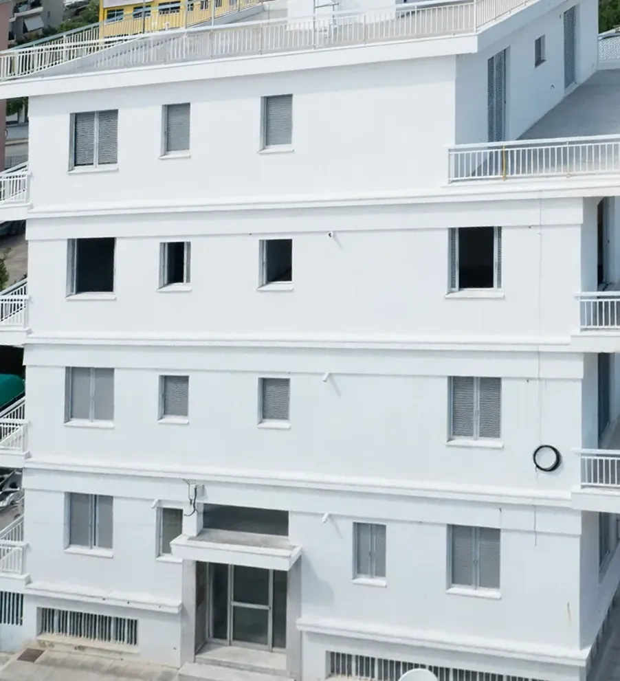建筑正立面现状照片，已做透视校正以对应概念效果图